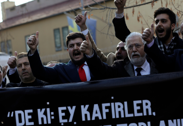 Σουηδός πρωθυπουργός: Πράξη ασέβειας το κάψιμο του Κορανίου έξω από την τουρκική πρεσβεία