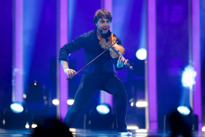 Eurovision 2022: Ο Alexander Rybak δίνει το 12άρι του στην Ελλάδα με το βιολί του (Βίντεο)