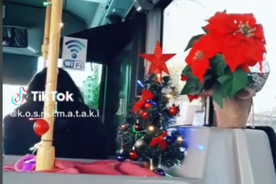 Θεσσαλονίκη: Οδηγός του ΟΑΣΘ στόλισε το λεωφορείο του χριστουγεννιάτικα (Βίντεο)