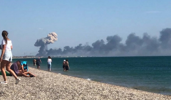 Κριμαία: Μπαράζ εκρήξεων σε ρωσική αεροπορική βάση (βίντεο)