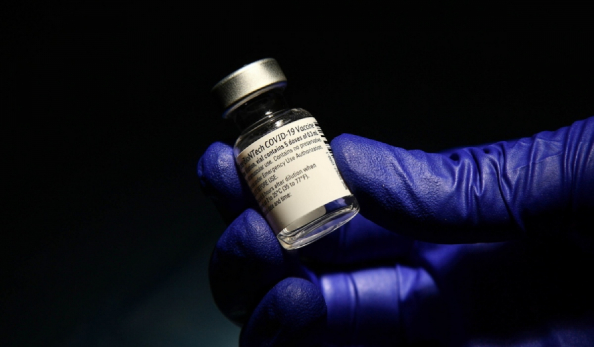 Έρευνα: Σε ποιους μειώθηκαν περισσότερο τα αντισώματα μετά το εμβόλιο της Pfizer