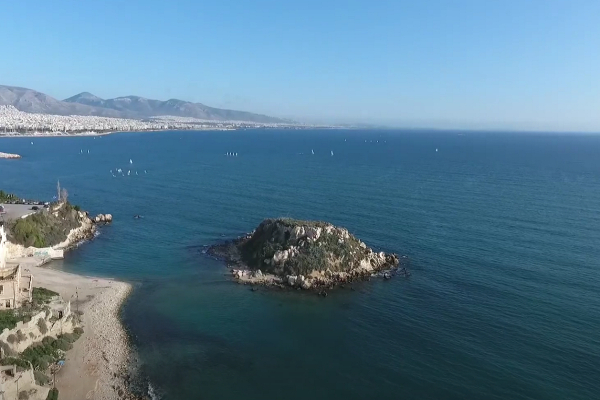 Αυτή είναι η πιο κοντινή παραλία στην Αθήνα – 10 χιλιόμετρα από το κέντρο (Βίντεο)