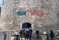 Θεσσαλονίκη: Απρόκλητη επίθεση της ΕΛ.ΑΣ καταγγέλλει το ΚΚΕ – Εγκλώβισαν βουλευτή στο Λευκό Πύργο