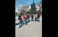 Επεισόδια στο κέντρο της Αθήνας: Μολότοφ και χημικά έξω από τη Βουλή