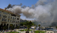 Φωτιά στην πλατεία Αριστοτέλους: Δύο διασωληνωμένοι - Συγκλονιστικές εικόνες και βίντεο