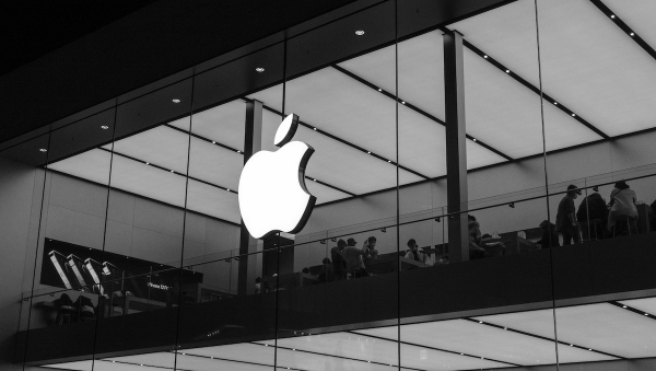 Apple: Η χρηματιστηριακή αξία της έφτασε τα 3 τρισ. δολάρια ξανά