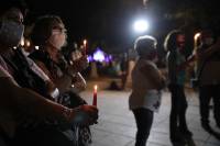 Χρυσή Αυγή: Με ένα κερί στο Σύνταγμα για τα θύματα, ενόψει της δίκης (photos)
