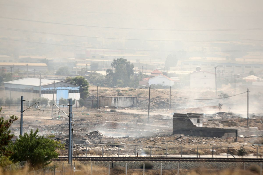 Φωτιά στον Ασπρόπυργο: Μήνυμα από το 112 για εκκένωση στο Σοφό