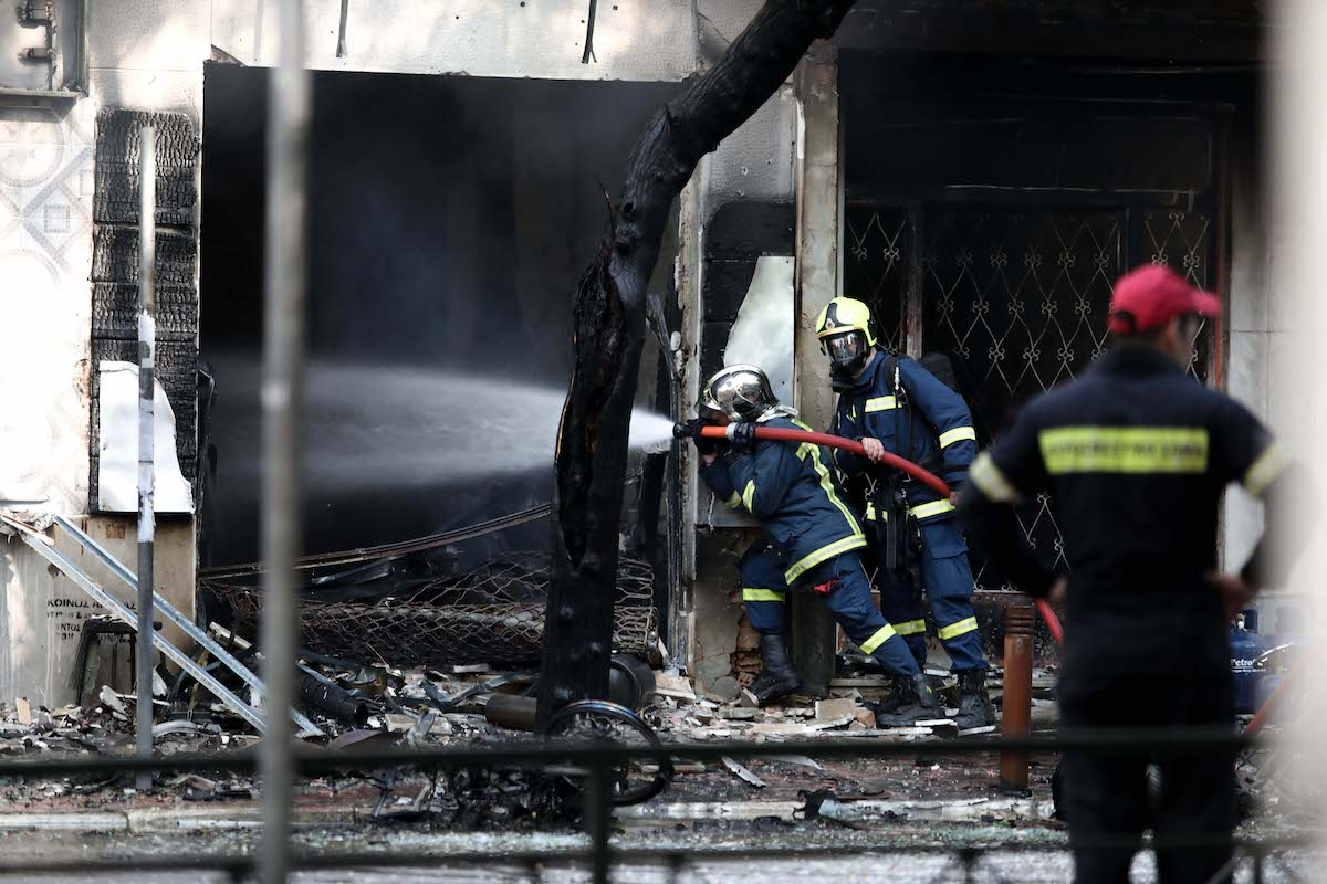 Αθήνα: Φωτιά τώρα σε ακατοίκητο κτήριο