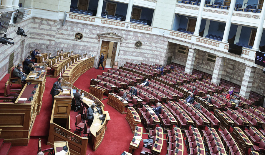 Βουλή: Στην Ολομέλεια το ν/σ για τον έντυπο και ηλεκτρονικό Τύπο – Αντιδράσεις από όλα τα κόμματα