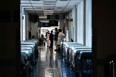 Μυτιλήνη: Δεν έχει κάνει το εμβόλιο ο μοναδικός ογκολόγος του νοσοκομείου