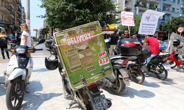 Οι εργοδότες υποχρεωμένοι να πληρώνουν βενζίνη και μοτοσυκλέτα για τους ντιβελιδάρες