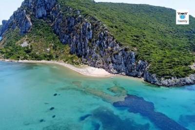 Σφακτηρία: Το άγνωστο παραδεισένιο ελληνικό νησί με το αποτρόπαιο όνομα