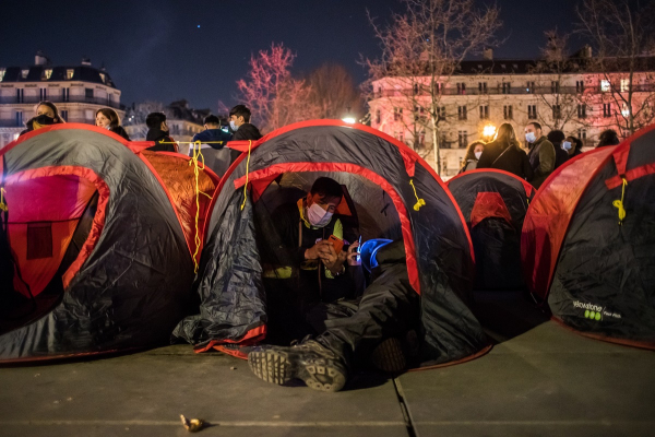 Γαλλία: Τραγωδία, τουλάχιστον 50.000 τα άστεγα παιδιά της χώρας