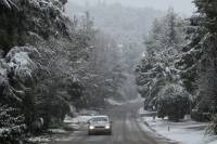 Χιόνια στην Αττική: Έκλεισαν δρόμοι - Πού χρειάζονται αλυσίδες