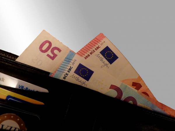 Επίδομα 534 ευρώ: Παράταση στη πληρωμή - Οι δικαιούχοι