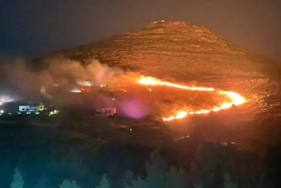 Συναγερμός στην Πάρο από μεγάλη φωτιά: Βελτιωμένη η εικόνα - Δεν κινδυνεύουν σπίτια