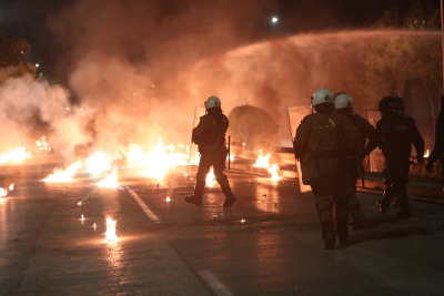 Επεισόδια στη Θεσσαλονίκη: Πεδίο μάχης το ΑΠΘ (Βίντεο - Φωτογραφίες)