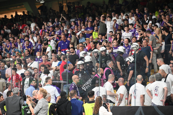 Τελικός Conference League: Οι οπαδοί της Φιορεντίνα έσπασαν καθίσματα μετά την απώλεια του τίτλου