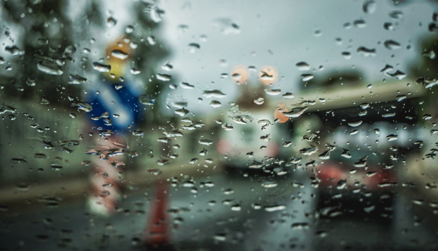 Meteo: Χαλάει ο καιρός την Πέμπτη με βροχές και καταιγίδες