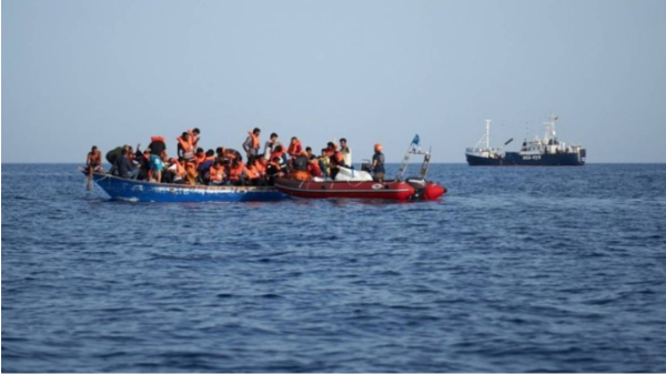 Ιταλία:Το πλοίο Geo Barents με 572 μετανάστες και πρόσφυγες εισήλθε στο λιμάνι της Κατάνης