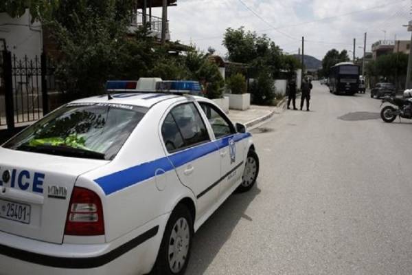 Κόρινθος: Αστυνομικοί γράφουν αστυνομικούς για παρκάρισμα - Τους πήραν και τις πινακίδες