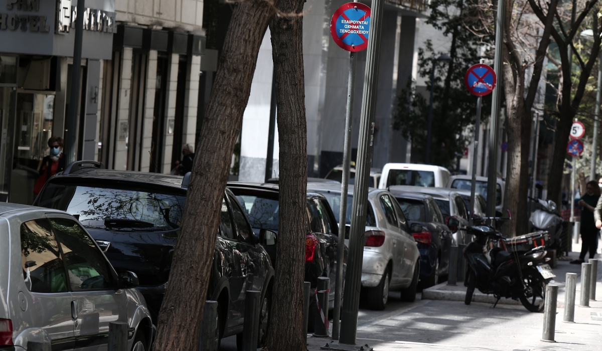 «Χρυσάφι» για μία θέση πάρκινγκ – Για παράνομη στάθμευση το 35% των κλήσεων στην Αθήνα