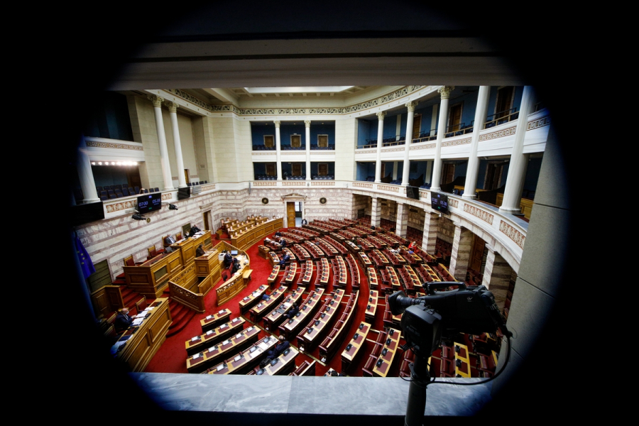 Βουλή: Live η συζήτηση για την εξεταστική για «λίστα Πέτσα» και τις δημοσκοπήσεις της opinion Poll