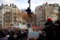 Γαλλία: Στους δρόμους 3 εκατ. πολίτες - «Ραντεβού» για νέα συλλαλητήρια