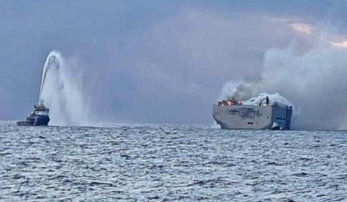 Ολλανδία: Ηλεκτρικό αυτοκίνητο προκάλεσε φονική φωτιά σε πλοίο που το μετέφερε