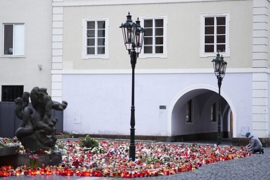Σάλος στην Πράγα: Υπουργός συνέχισε το πάρτι του παρά το μακελειό με τους 15 νεκρούς