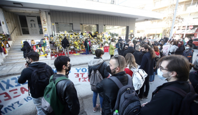 Θεσσαλονίκη: Σιωπηρή διαμαρτυρία φοιτητών στο σημείο της δολοφονίας του Άλκη