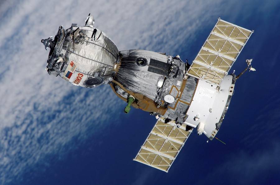 Αναβλήθηκε η εκτόξευση τριών επικοινωνιακών ρωσικών δορυφόρων