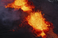 Ισλανδία: Νέες εντυπωσιακές εικόνες από το ηφαίστειο - Συγκλονίζουν οι μαρτυρίες για τη στιγμή της έκρηξης