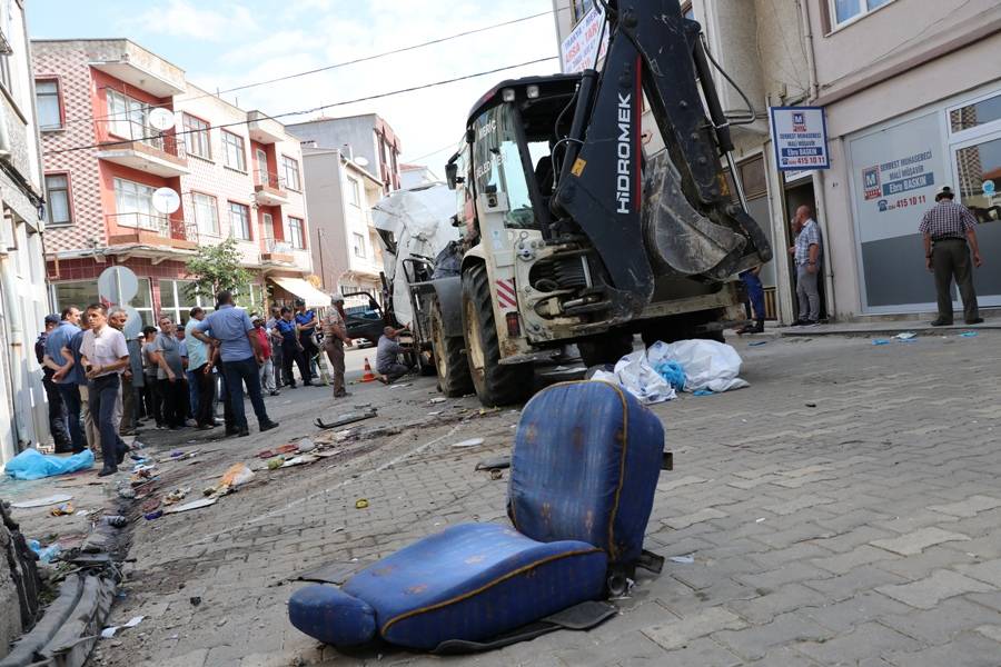 Τουρκία: Τουλάχιστον δέκα μετανάστες σκοτώθηκαν σε τροχαίο (Εικόνες)