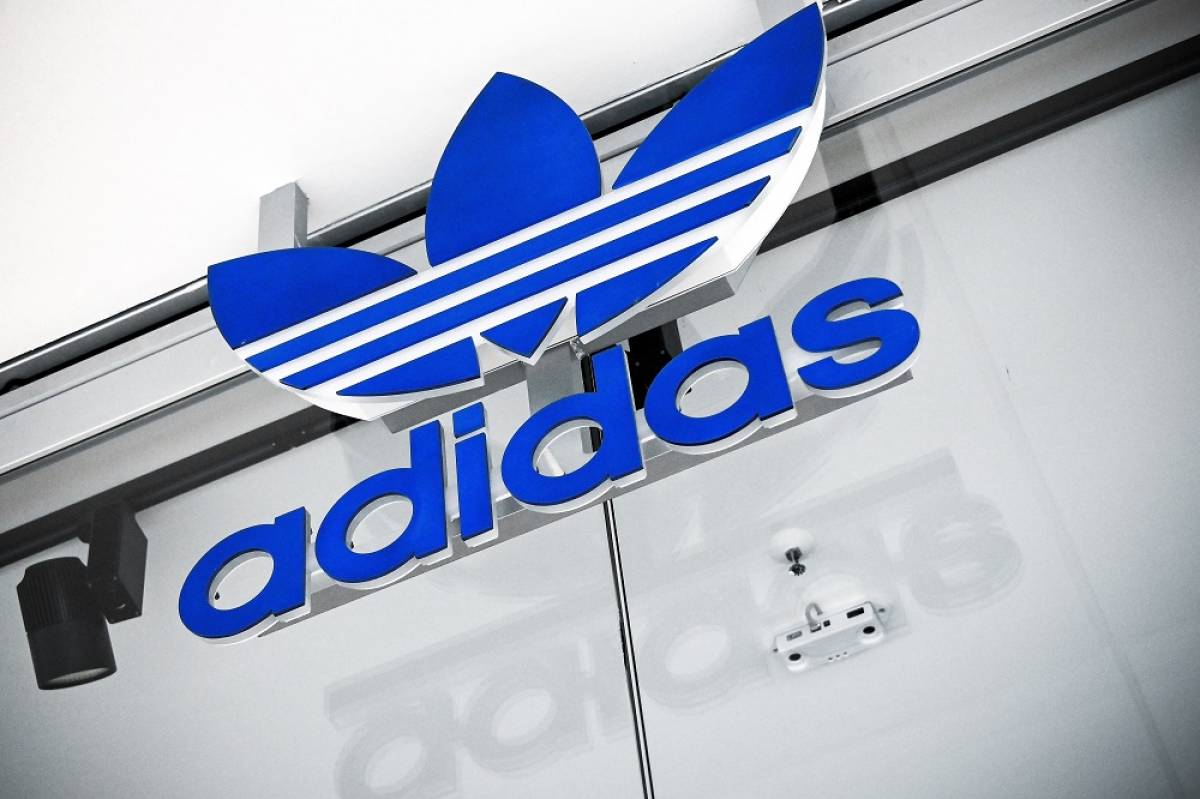 Κορονοϊος: Το συγγνώμη της Adidas