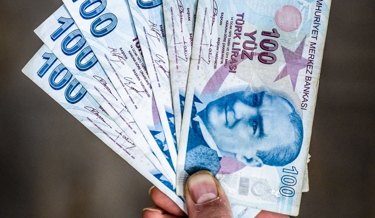 Τουρκία: Ο Ερντογάν προτρέπει τους πολίτες να μετατρέψουν σε λίρες τις αποταμιεύσεις τους