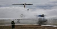 Φονική πυρκαγιά σε αεροσκάφος- Ένας νεκρός και δέκα τραυματίες
