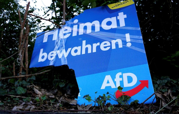 Δεύτερη δύναμη το AfD στις δημοσκοπήσεις - Ένας στους δύο θέλει να τεθεί εκτός νόμου