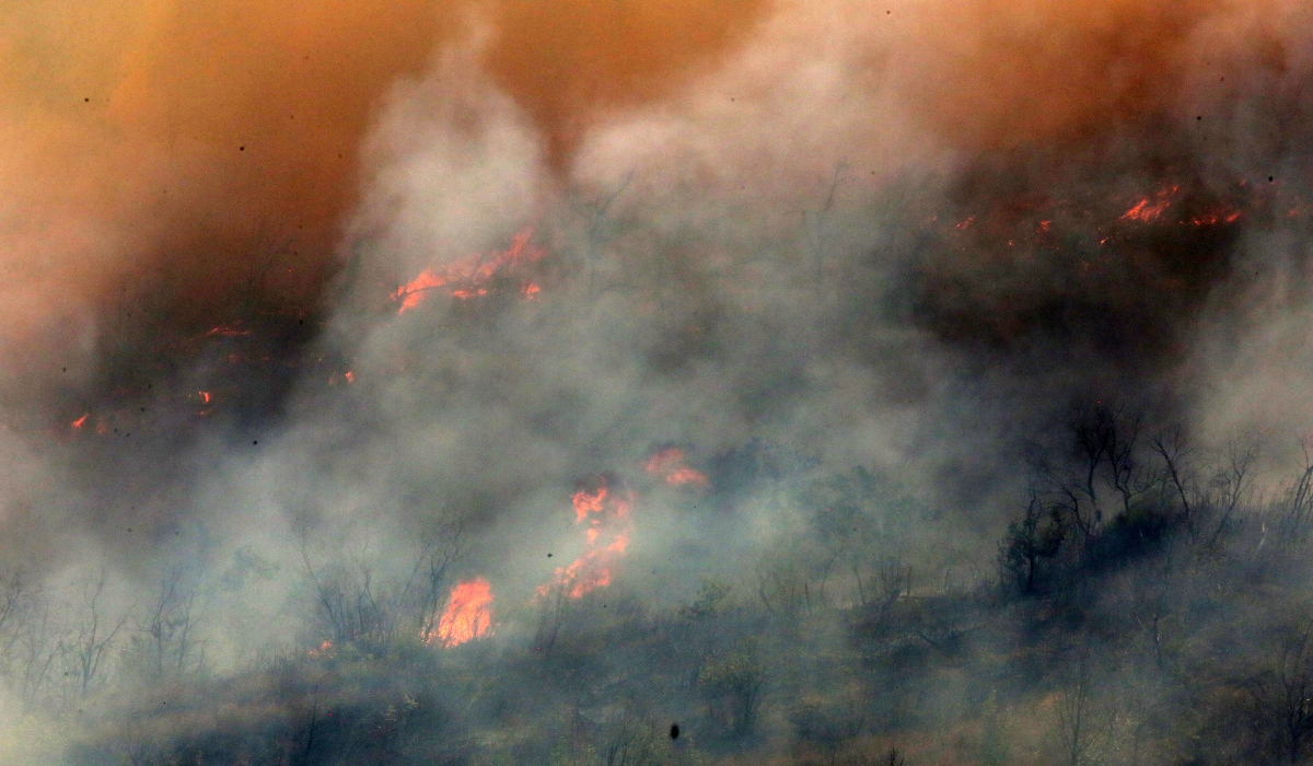 Φωτιά στη Μακρακώμη: Τεράστιο πύρινο μέτωπο 2 χιλιομέτρων κατευθύνεται σε δύο χωριά