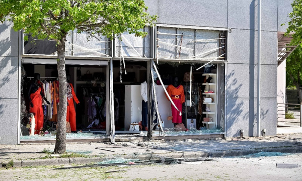 Λάρισα: Στο μαγαζί του υπεύθυνου διαιτησίας της ΕΟΚ, η έκρηξη που σημειώθηκε τα ξημερώματα