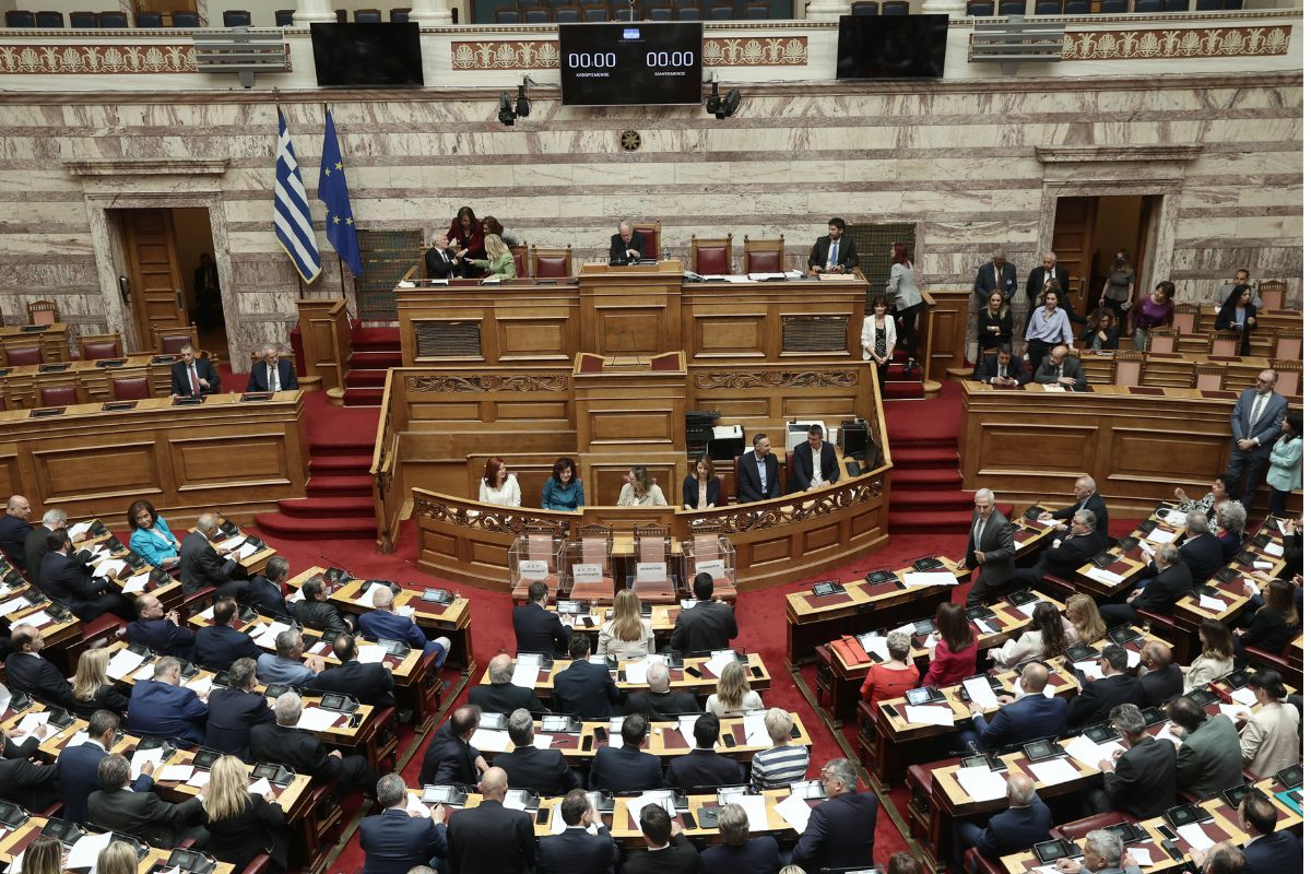 Τα παιχνίδια του εκλογικού νόμου - Ποιοι βουλευτές από ΝΔ, ΣΥΡΙΖΑ κινδυνεύουν να χαιρετήσουν πρόωρα τη Βουλή