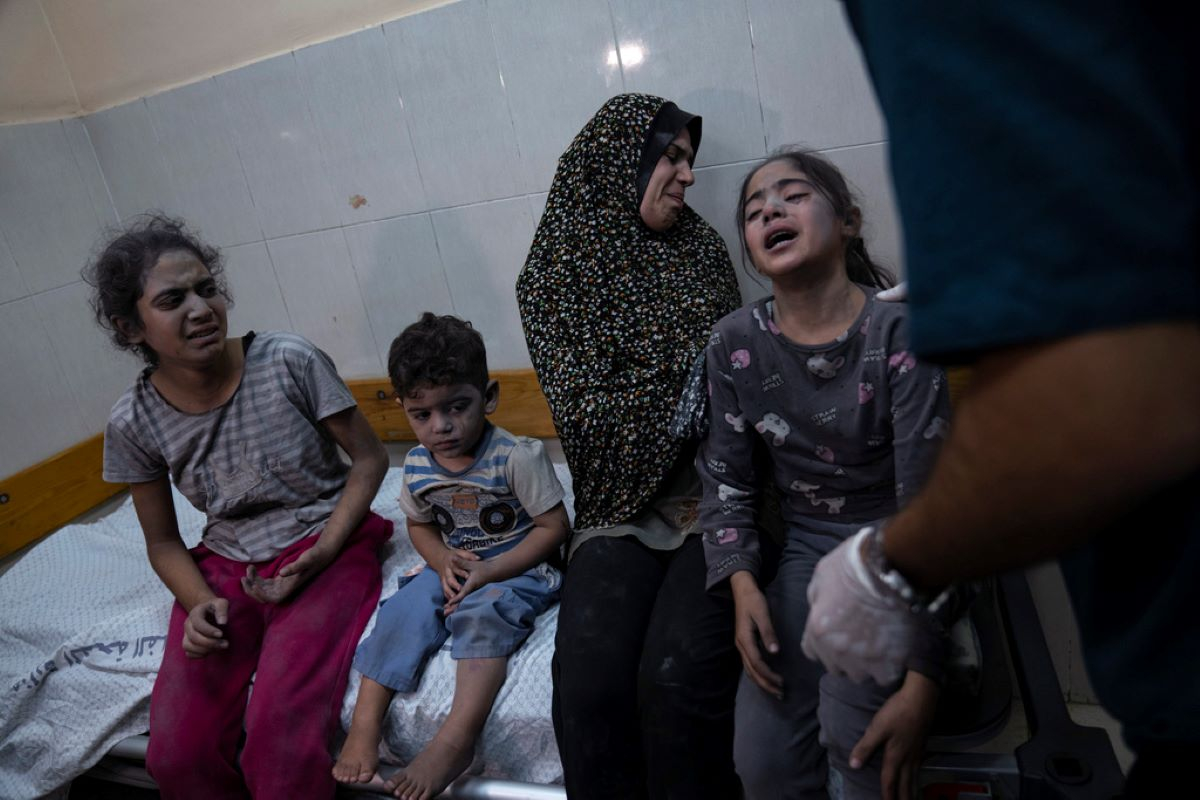 Διεθνής κατακραυγή για τον βομβαρδισμό του νοσοκομείου στη Γάζα