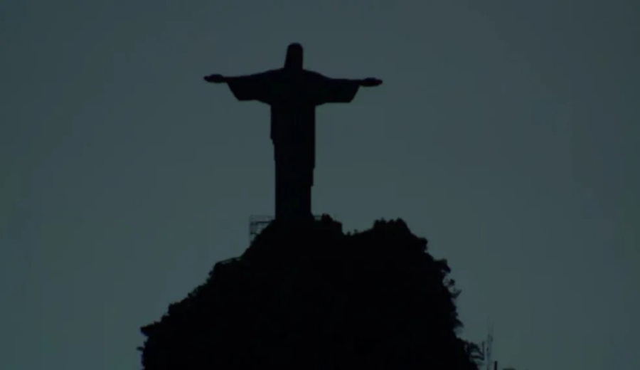 Βραζιλία: Έσβησαν τα φώτα στο άγαλμα του Χριστού για να υποστηρίξουν τον Βινίσιους (Βίντεο)