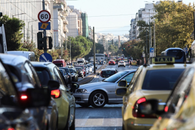 Πάνω από τον βασικό μισθό το κόστος για να έχεις αυτοκίνητο στην Ελλάδα
