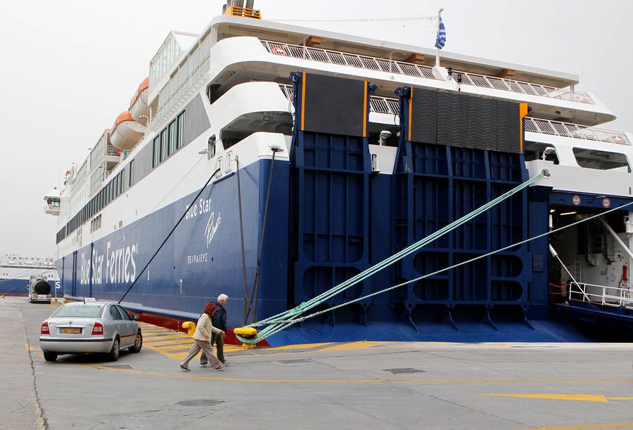 Απαγορευτικό απόπλου: Παραμένουν τα καράβια δεμένα στα λιμάνια
