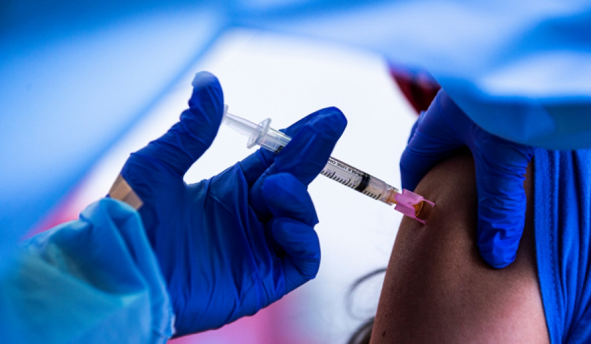 Τρίτη δόση εμβολίου: Πότε πρέπει να γίνει στους άνω των 60 ετών και στους υγειονομικούς