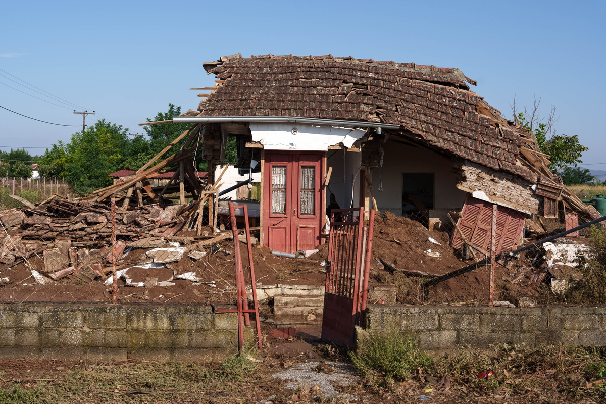 Εφιάλτης δίχως τέλος στη Θεσσαλία: Κατέρρευσαν τουλάχιστον 261 σπίτια - Μαρτυρίες