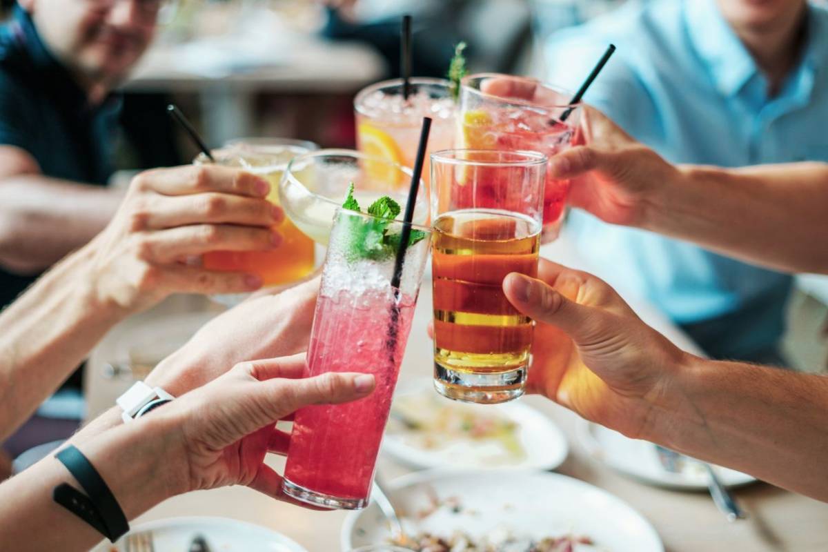 Μύθος ότι ένα-δύο ποτηράκια αλκοόλ προστατεύουν από εγκεφαλικό