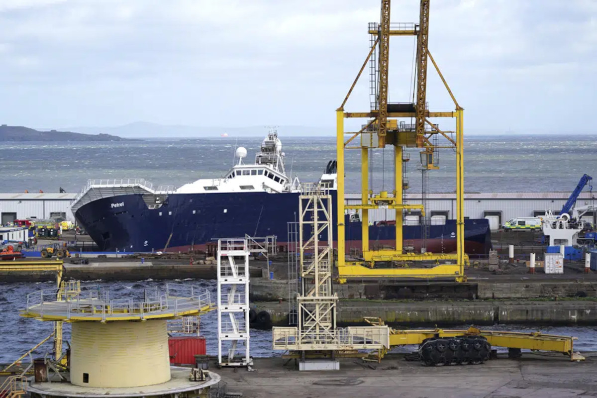 Σκωτία: Πτώση πλοίου από πλατφόρμα επισκευών - 25 τραυματίες (βίντεο)